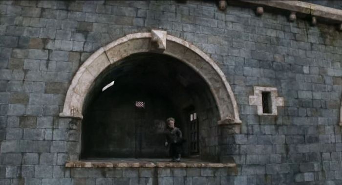 Корабль-тюрьма с открытыми камерами