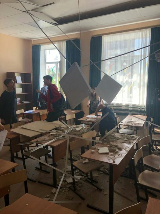 В подмосковной школе во время занятий обрушился потолок