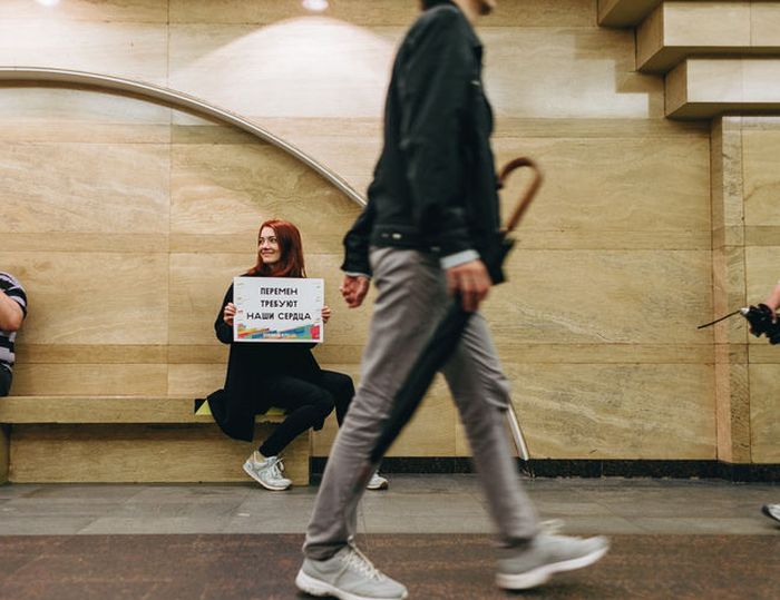 В день рождения Цоя в метро Петербурга устроили флешмоб: