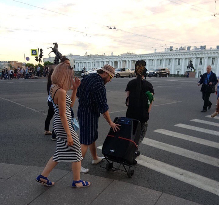 Модные персонажи на питерских улицах