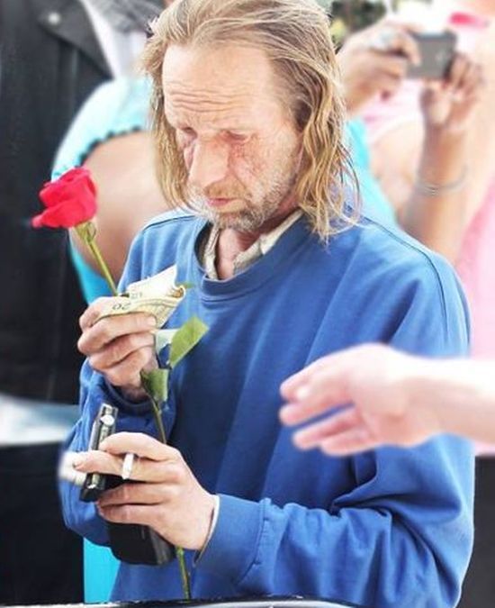 Леди Гага и бомж