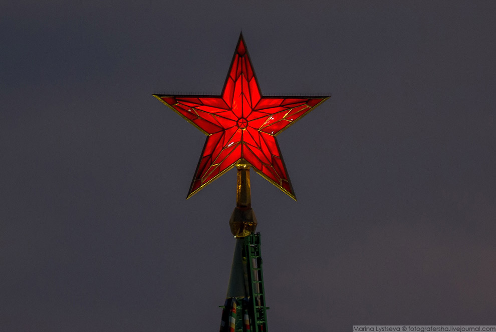 Как солнце вставало над Кремлем