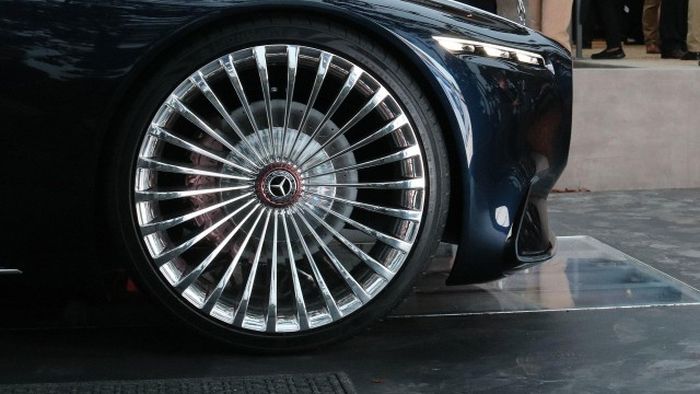 Daimler представил концептуальный кабриолет Vision Mercedes-Maybach 6