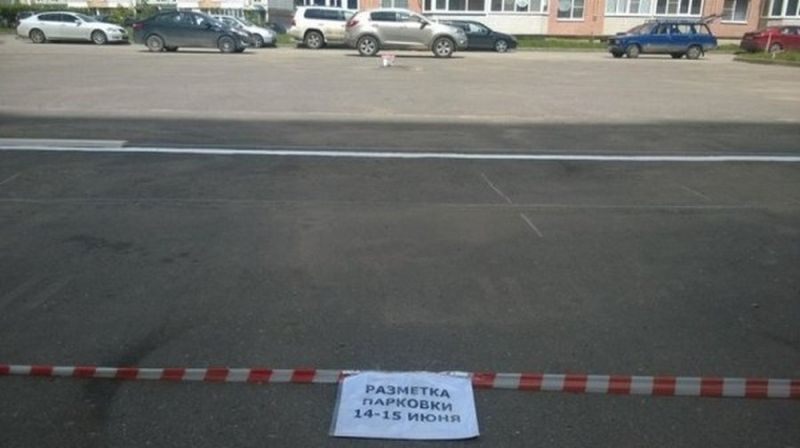 Жильцы самостоятельно решили проблему с разметкой на парковке