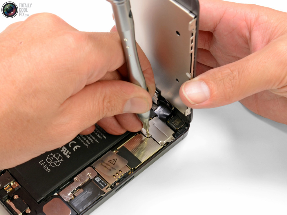 Сегодня открылись продажи iPhone5 (37 фото)