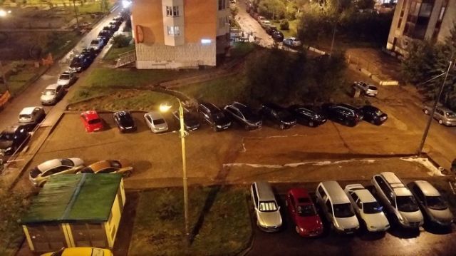 Как строители с крепкими нервами делали парковочную площадку для водятлов