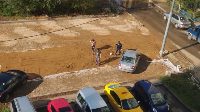 Как строители с крепкими нервами делали парковочную площадку для водятлов