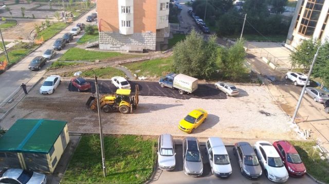 Как строители с крепкими нервами делали парковочную площадку для водятлов