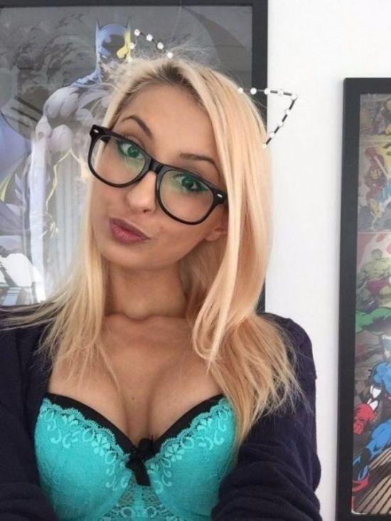 Милые девушки с обворожительной улыбкой