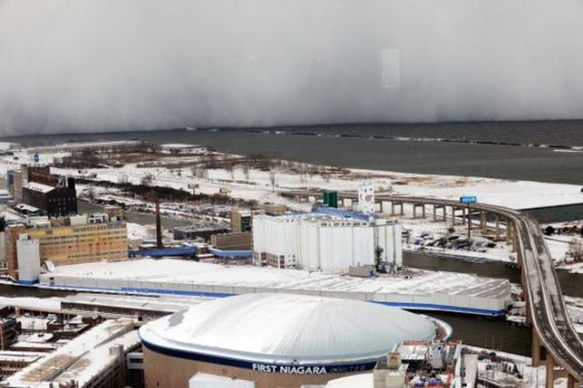 Штат New York завалило снегом