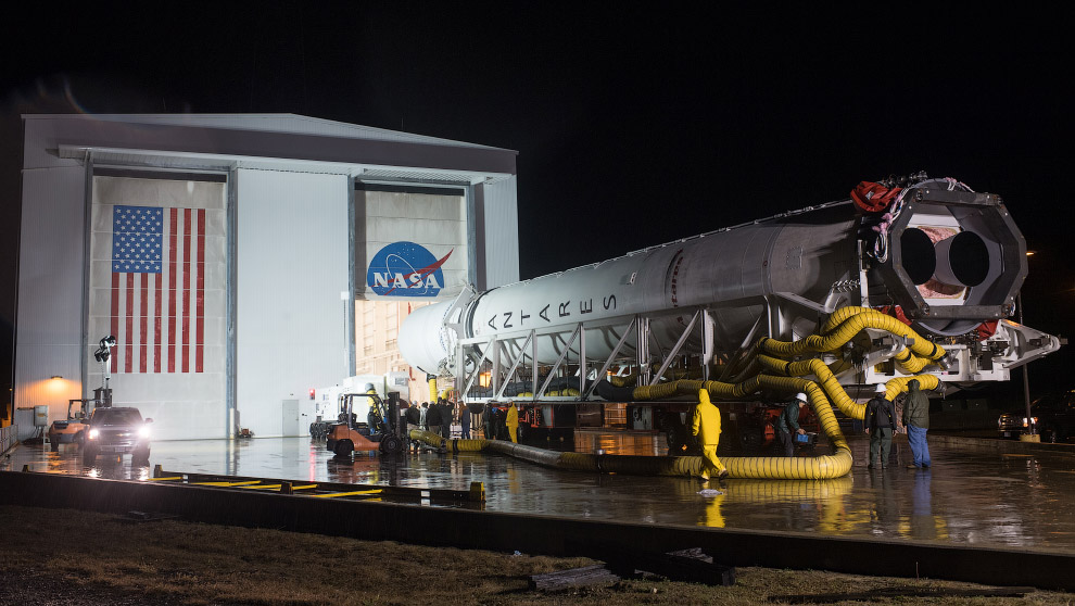 Красивые снимки со старта ракеты Antares Красивые снимки со старта ракеты Antares