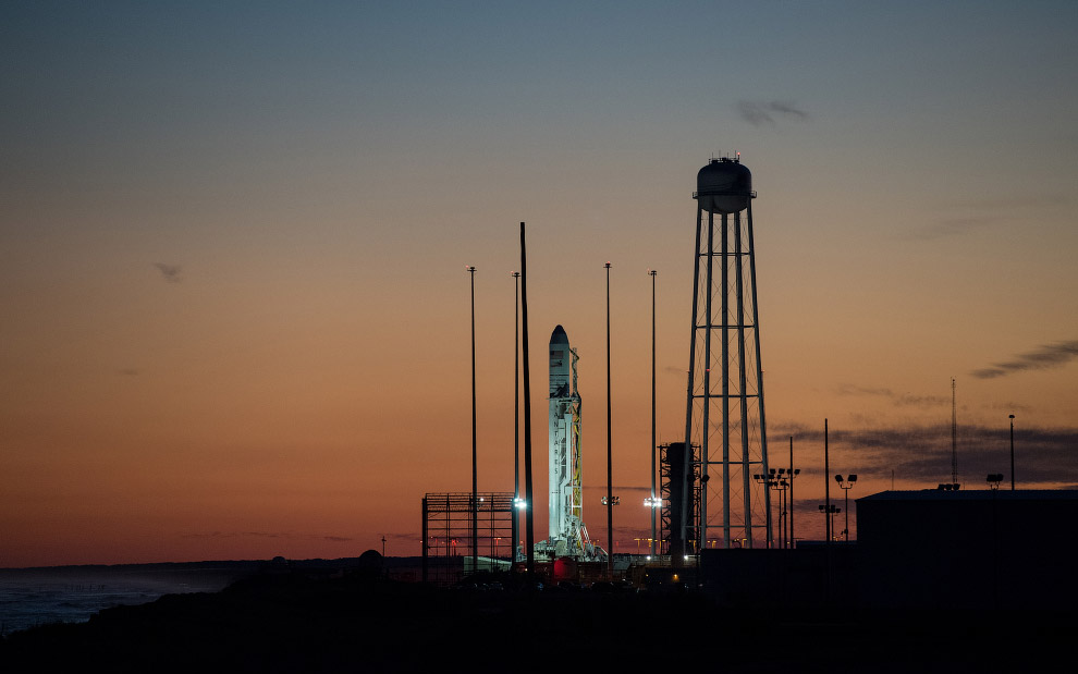 Красивые снимки со старта ракеты Antares Красивые снимки со старта ракеты Antares
