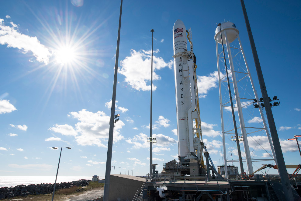 Красивые снимки со старта ракеты Antares Красивые снимки со старта ракеты Antares