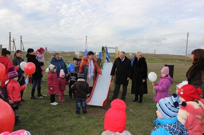 В крымском селе состоялась торжественная церемония открытия детской горки