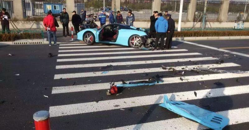 Роскошный Ferrari с варварски оторванной задницей