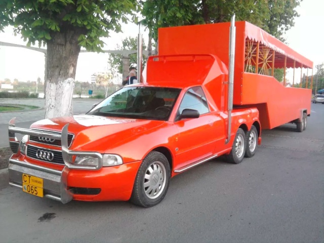 Необычный шестиколесный Audi с седельно-сцепным устройством
