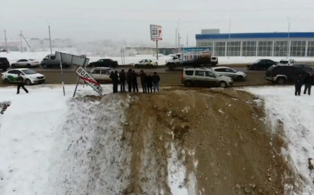 Под Волгоградом автомобиль с пьяным водителем слетел в овраг