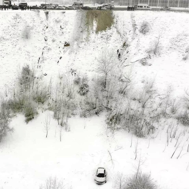 Под Волгоградом автомобиль с пьяным водителем слетел в овраг