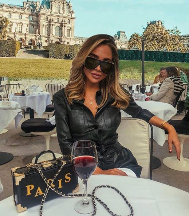Звезда Instagram спалилась, когда "съездила" в Париж с помощью Photoshop