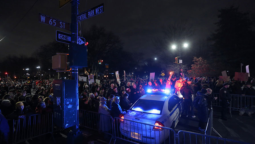Голливудские актеры вышли на митинг против Трампа