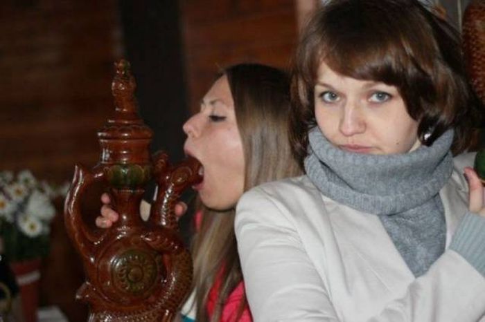 Девушки забавляются