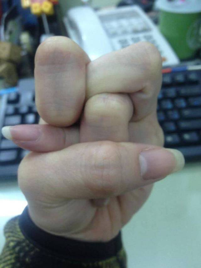 Девушки забавляются