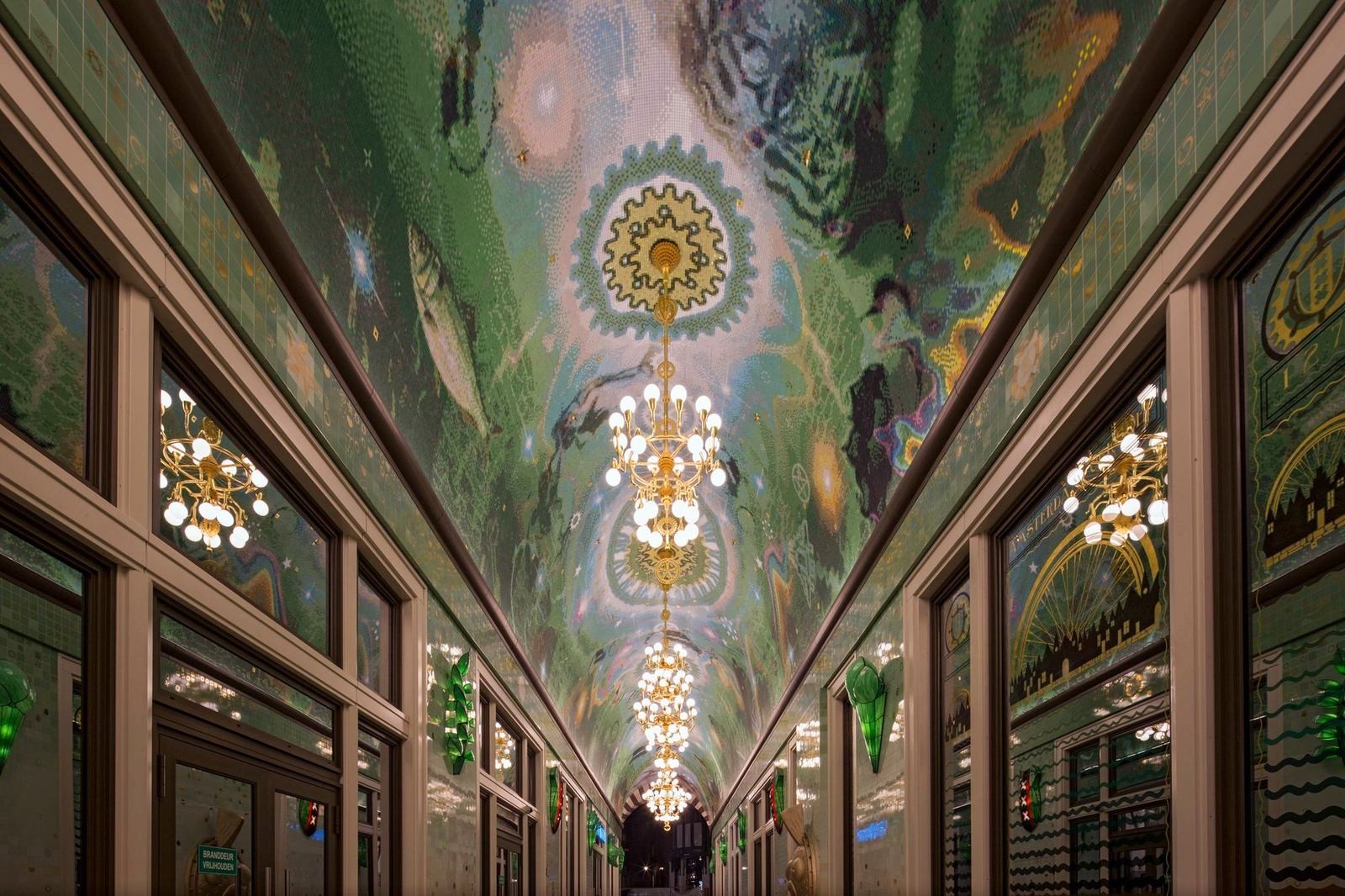 Amsterdam Oersoep — торговый пассаж в центре голландской столицы
