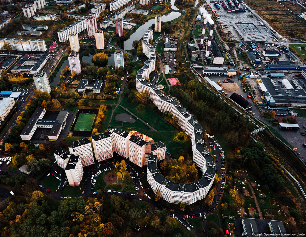 Удивительный «дом-змея» в Санкт-Петербурге