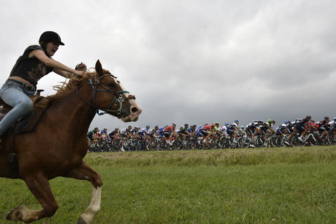 Самые яркие фотографии веломногодневки «Tour de France 2014» (21 фото)
