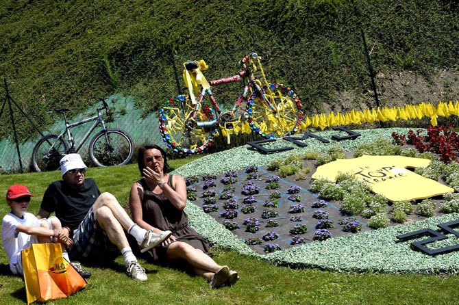 Самые яркие фотографии веломногодневки «Tour de France 2014» (21 фото)