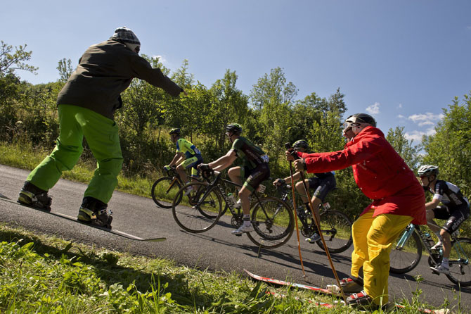 Самые яркие фотографии веломногодневки «Tour de France 2014» (21 фото)