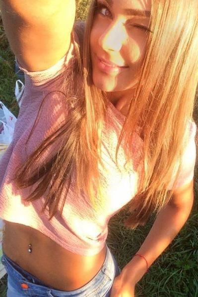 Воспитательницу детсада со скандалом уволили из-за "откровенных" снимков