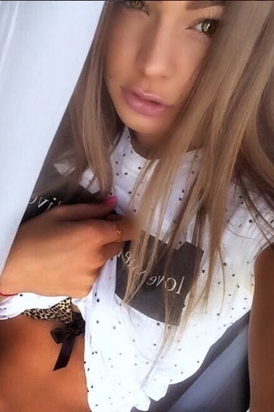 Воспитательницу детсада со скандалом уволили из-за "откровенных" снимков