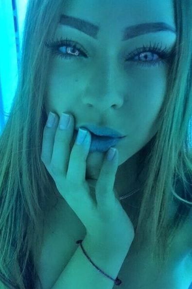 Воспитательницу детсада со скандалом уволили из-за "откровенных" снимков