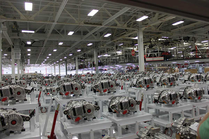 Экскурсия на завод, где Tesla собирает свою новую Model X