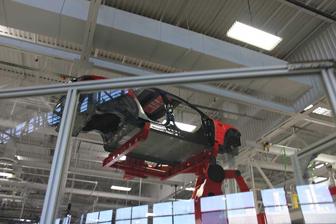 Экскурсия на завод, где Tesla собирает свою новую Model X