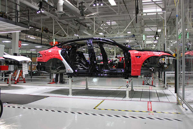 Экскурсия на завод, где Tesla собирает свою новую Model X