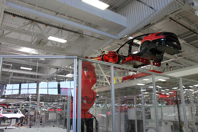 Экскурсия на завод, где Tesla собирает свою новую Model X