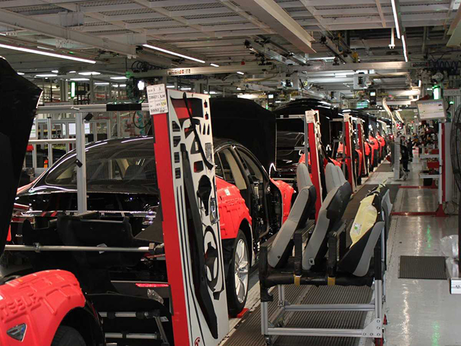 Экскурсия на завод, где Tesla собирает свою новую Model X