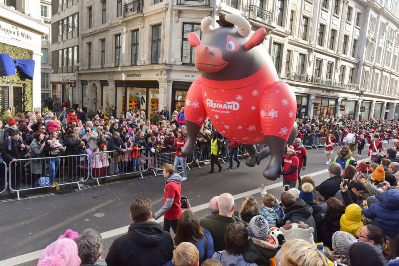 Рождественский парад игрушек Hamleys