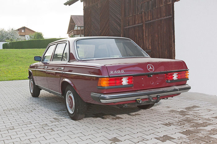 В гараже пожилого немца стоит Mercedes-Benz 240D W123 с пробегом в 30 км