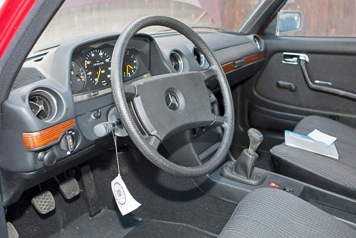 В гараже пожилого немца стоит Mercedes-Benz 240D W123 с пробегом в 30 км