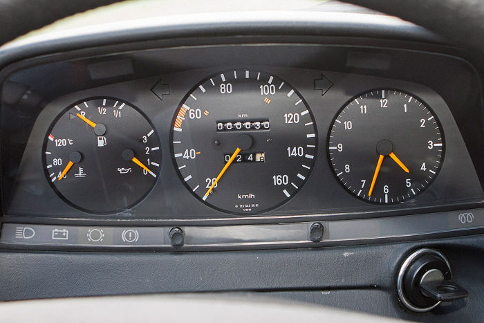 В гараже пожилого немца стоит Mercedes-Benz 240D W123 с пробегом в 30 км