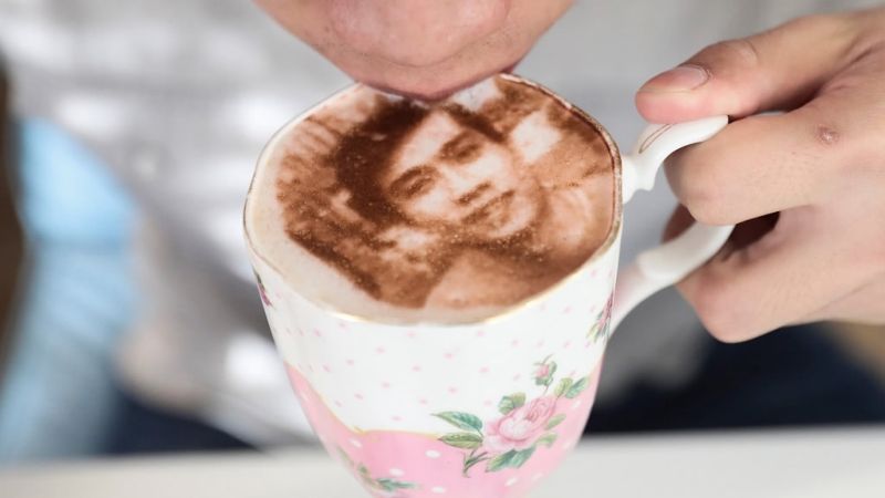 Селфичино: любовь к себе и кофе в одной чашке
