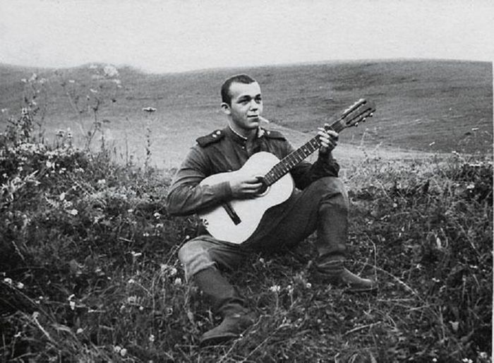 Армейские фотографии знаменитостей