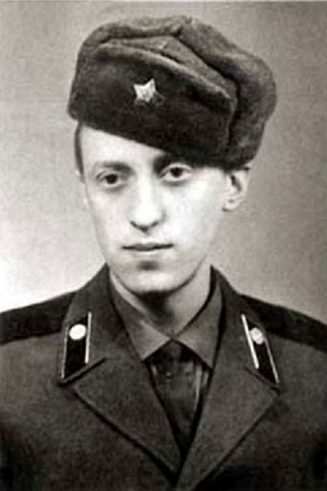 Армейские фотографии знаменитостей