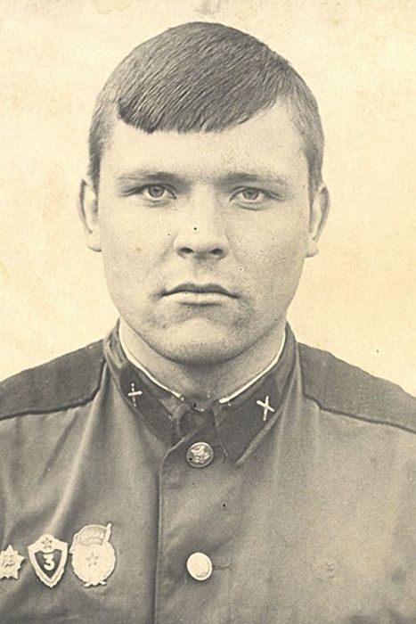 Армейские фотографии знаменитостей