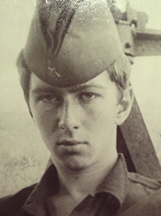 Армейские фотографии знаменитостей