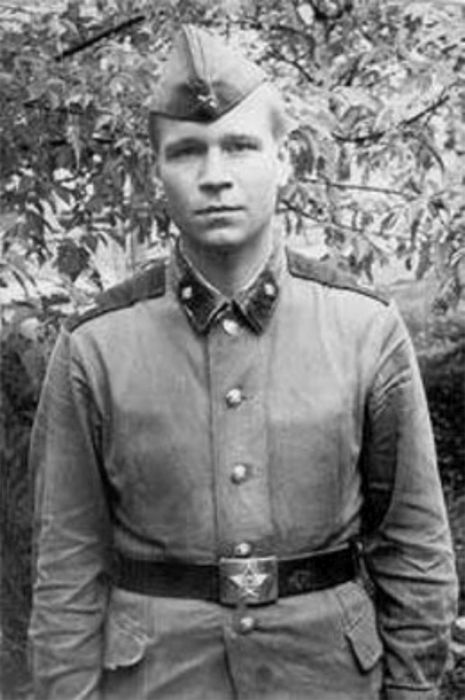 Армейские фотографии знаменитостей