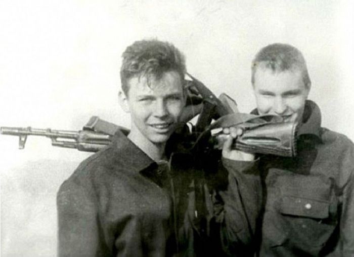 Армейские фотографии знаменитостей